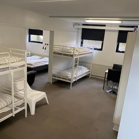 Ostello Family In The Center *